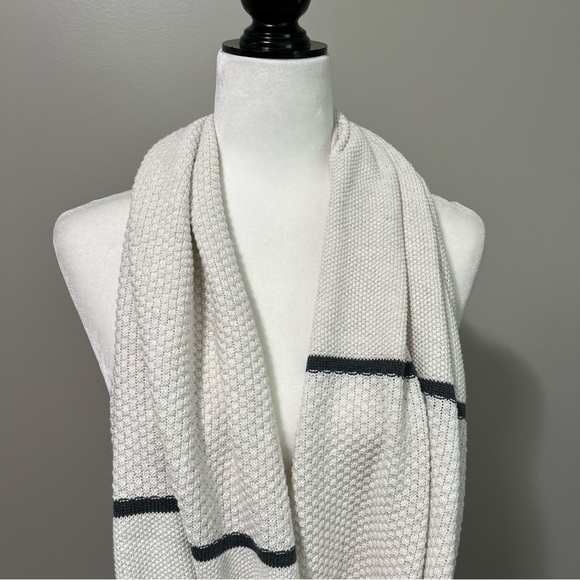 Nile Atelier Cotton Blend Knit Infinity Scarf - Picture 4 of 8